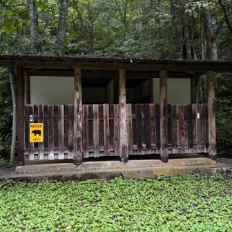 登山口のトイレ