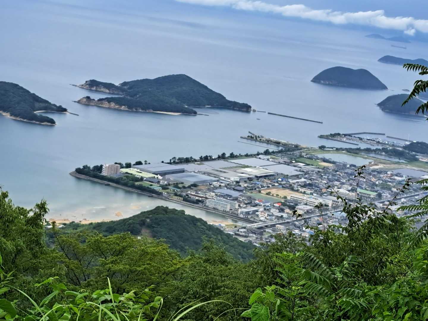 浦島伝説の丸山島、庄内半島、瀬戸の島々、
父母ケ浜