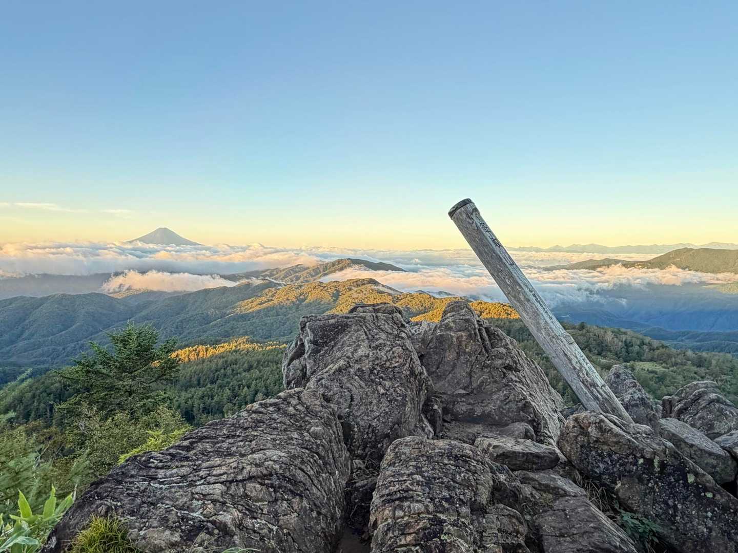 山頂からの富士山
雲海も素敵✨✨