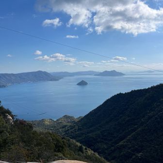 御山神社⛩️下の岩場から見た風景。とても穏やか絶景スポット❗️
