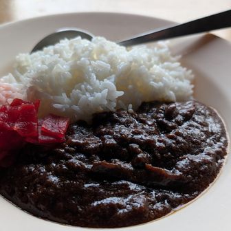 聖平小屋は小屋閉めの日でこの時間にキーマカレー🍛をいただく。