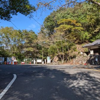 シャトルバス終点ふいご峠🅿️
ここからお城まで約20分登ります