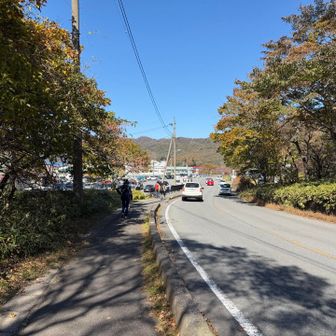 駐車場はほぼ埋まってました。ここ以外にもあるから、停めるのは困らなさそう👍
12時までに前橋駅に着きたいのに、帰り道が渋滞💦
なんとか予定通りの電車に乗れたけど、乗り換えでアタフタ💦トイレに行く余裕もなし💦
