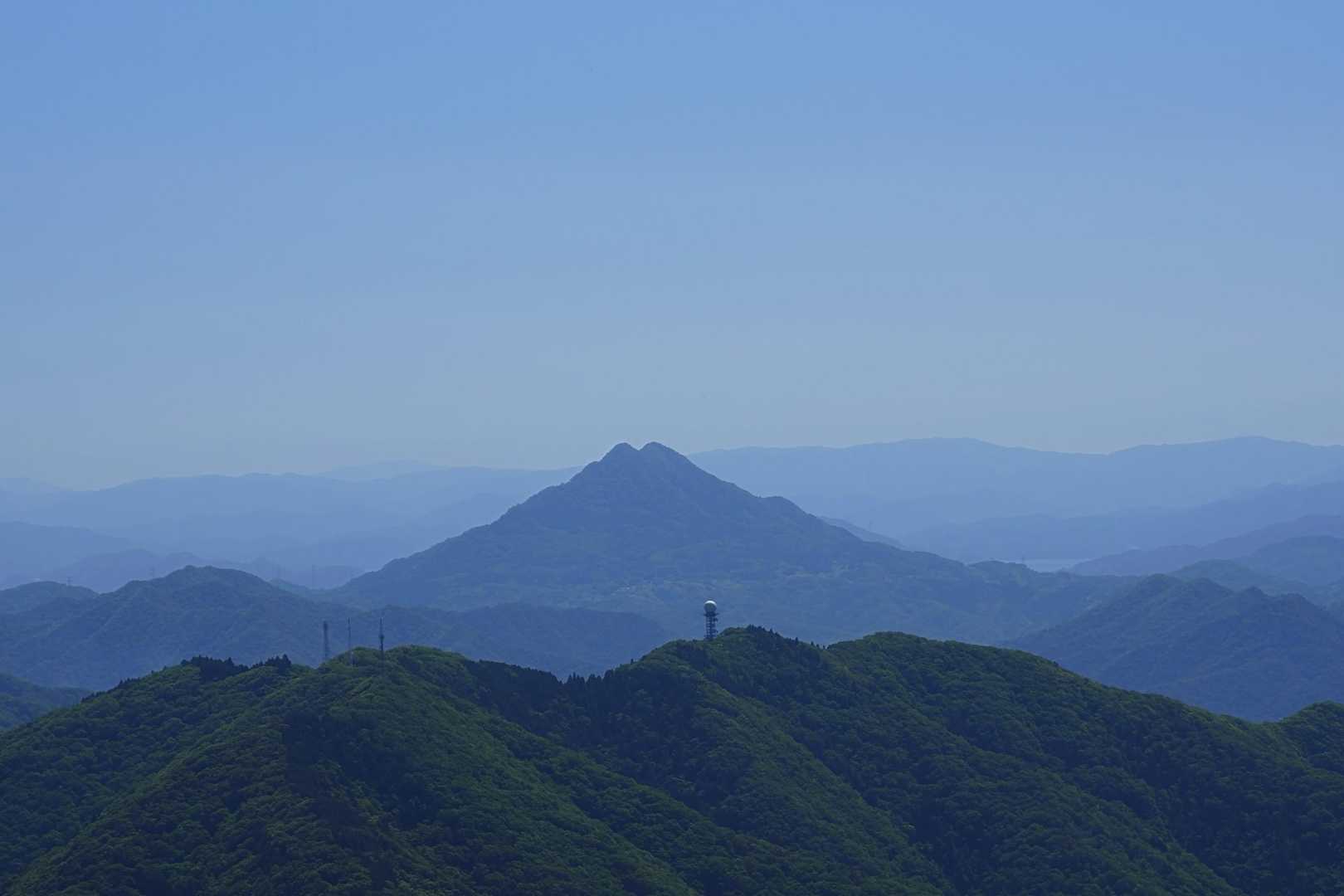 双耳峰の青葉山⛰️
若狭富士と呼ばれるだけあって山容もカッコ良し😙