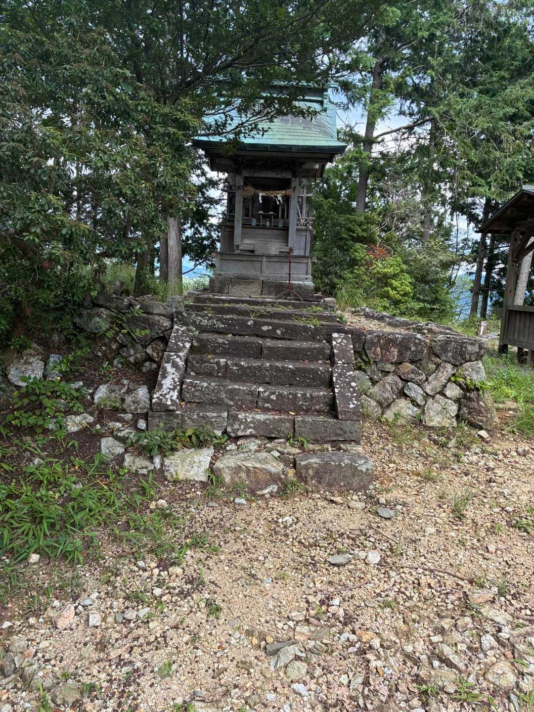 山頂に神社⛩️
