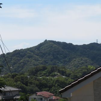 おにぎり山近くからの三浦富士、砲台山、武山方面の眺め