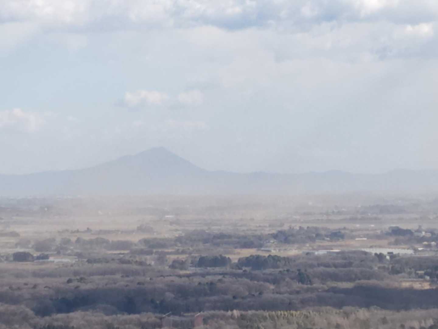 筑波山と砂埃