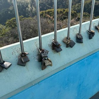 鍵がいっぱい。恋人の聖地⁉️