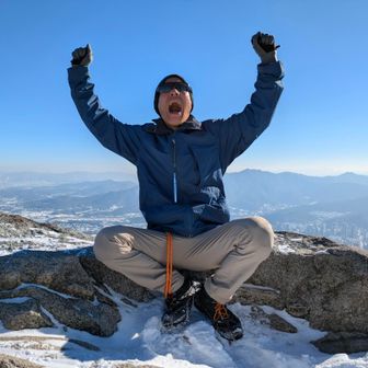 　舎堂駅から2時間半で冠岳山(標高629m)に登頂し、歓喜の雄叫びをあげる石垣市民。おめでとう❗
　低山のわりには登り応えありまくり。