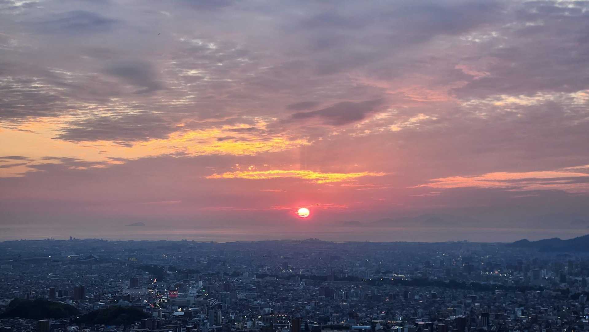 頂上から
夕日がきれい
ブヨがスゴかったけど