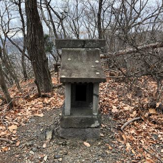 雷電山の山頂に到着！
桐生地域百山のNo69です。
https://akanekopn.web.fc2.com/kiryu100.html