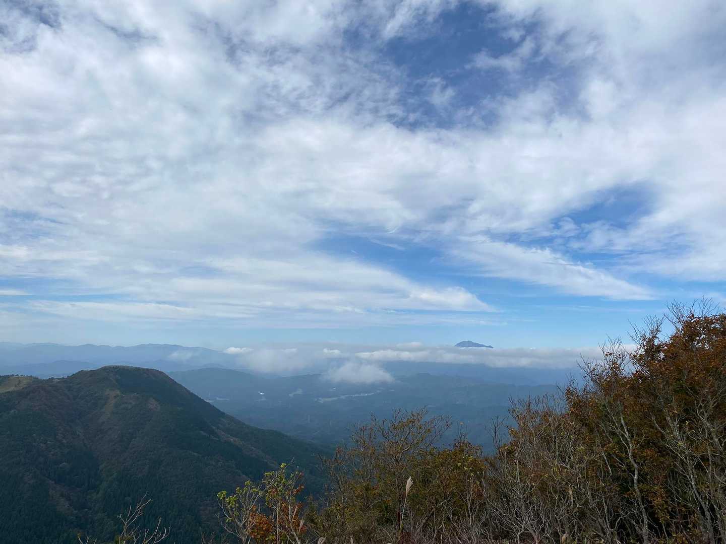 大山ひょっこり頭だけ見えてます😆