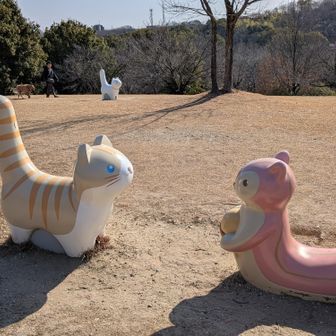 若草山のピークはこの辺りのようです！

山頂では動物たちも楽しそうに遊んでる😆