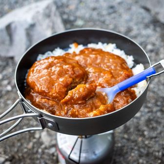 先週予習したガーリックライスのカレーハンバーグ。美味すぎる。
お酒を飲みながら猛者2人の話を聞く。世の中にはすごい人がいるもんだなぁ。。