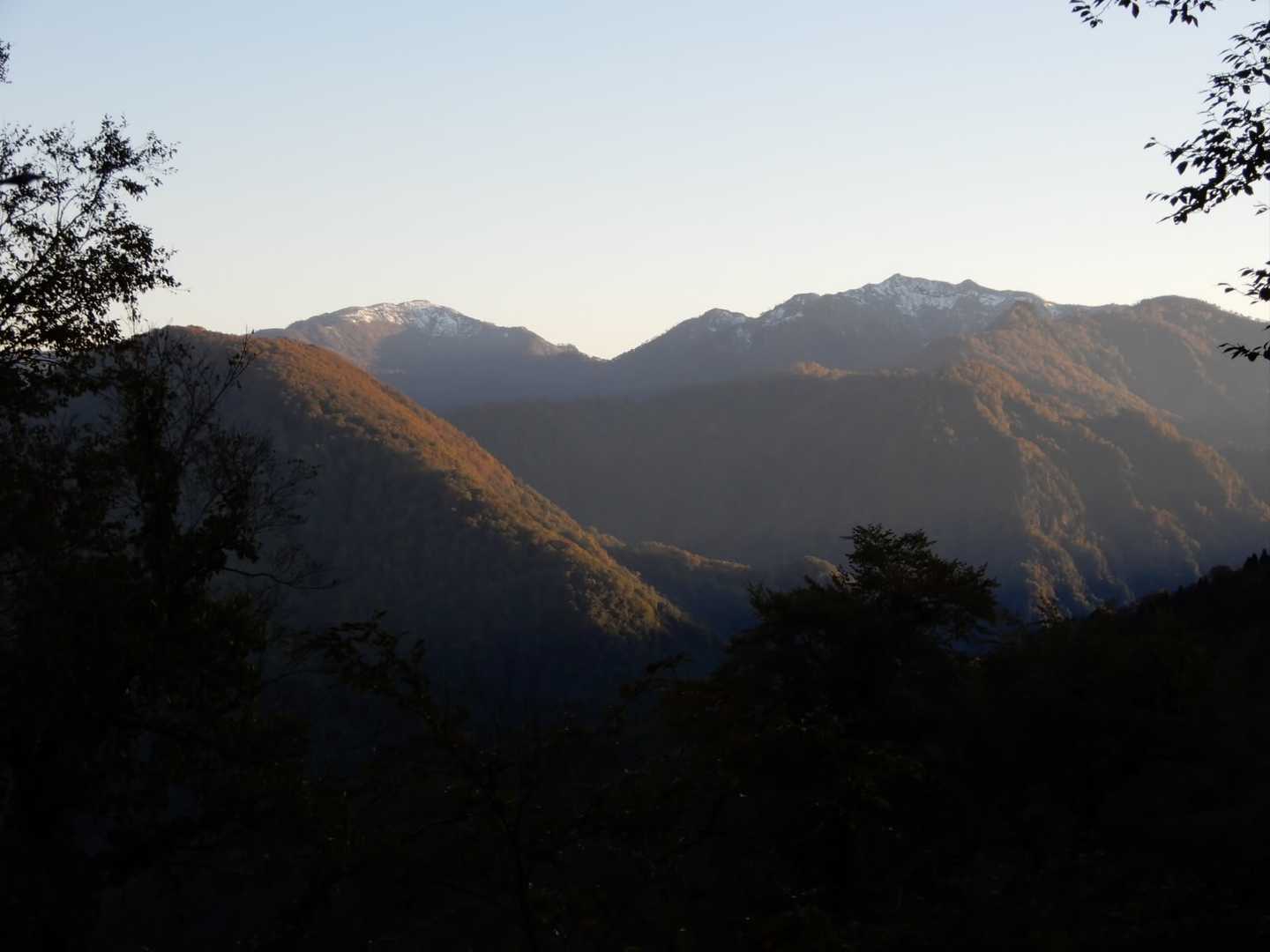 左：大笠山
右：笈ヶ岳（おいずるがたけ）