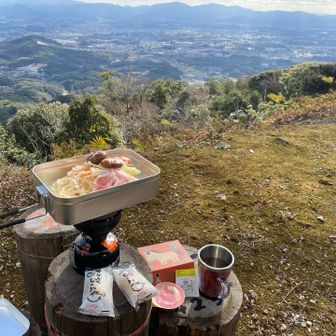 さてさて、ご飯の準備を。
ガスがつかんくて、寒い中15分ほど格闘して
1度絶望感を味わったとは
この写真からは想像出来まい...笑