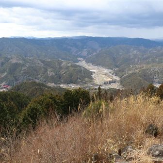 なかなかの展望。あの町は上矢作ですね。