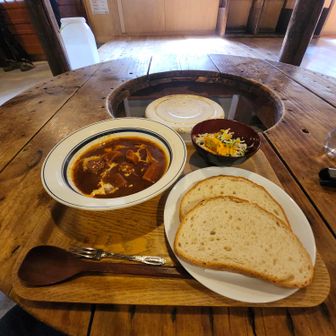 とある山友さんから「やっさんって昼食取らない派じゃないの？」って突っ込まれそう。。

美味しく頂きました。