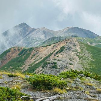 大黒岳から富士見岳、そして剣ヶ峰を望みます