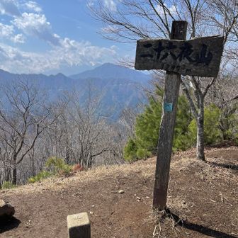 一旦、道路を渡って二十六夜山へ。
富士山🗻雲に隠れちゃいました。