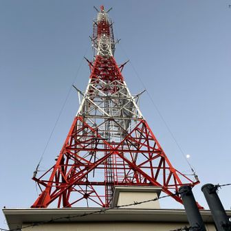 電波塔　NHK FMらしい。