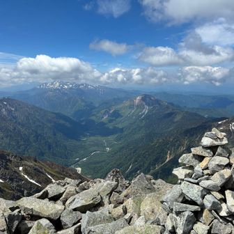 乗鞍岳と焼岳　下に見える！