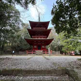 高勝寺に入ると立派な三重塔