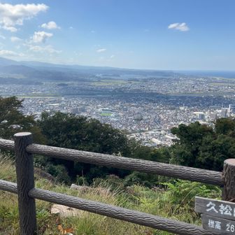 北西方向、湖山池。見えないけど天神山城と防己尾城が湖岸にあります。