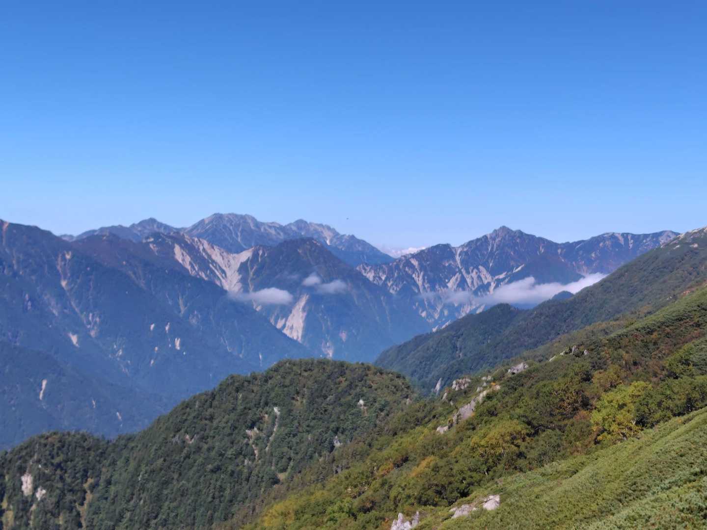 雪がしんしん降る朝は〜
剱立山黒部は寒く〜🎶
剱立山を望みながら、テンション上がってお味噌のCM思い出します。