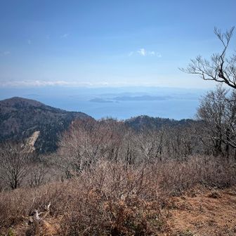 コヤマノ岳の琵琶湖が一番見える所、1月に来たときはここの雪の上でラーメン食べました
