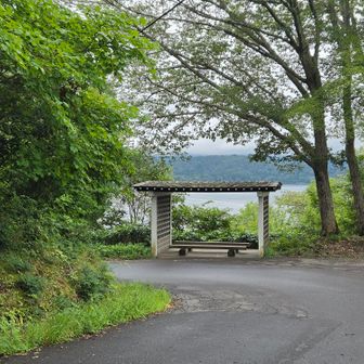 あ、また東屋だ。
３か所くらい、こんな感じの東屋あります。