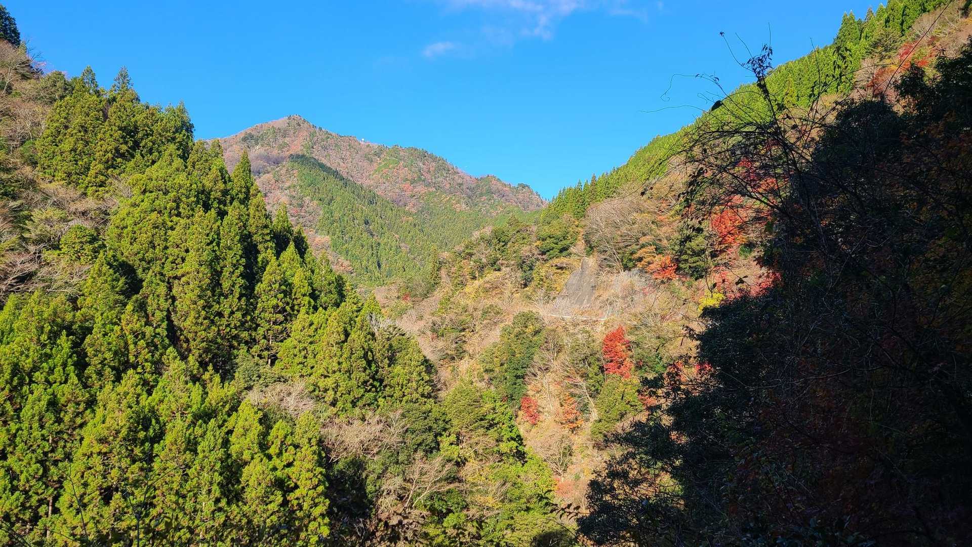 アクセスがダム湖の果てからのみ、ある意味で最奥の僻地と言える…