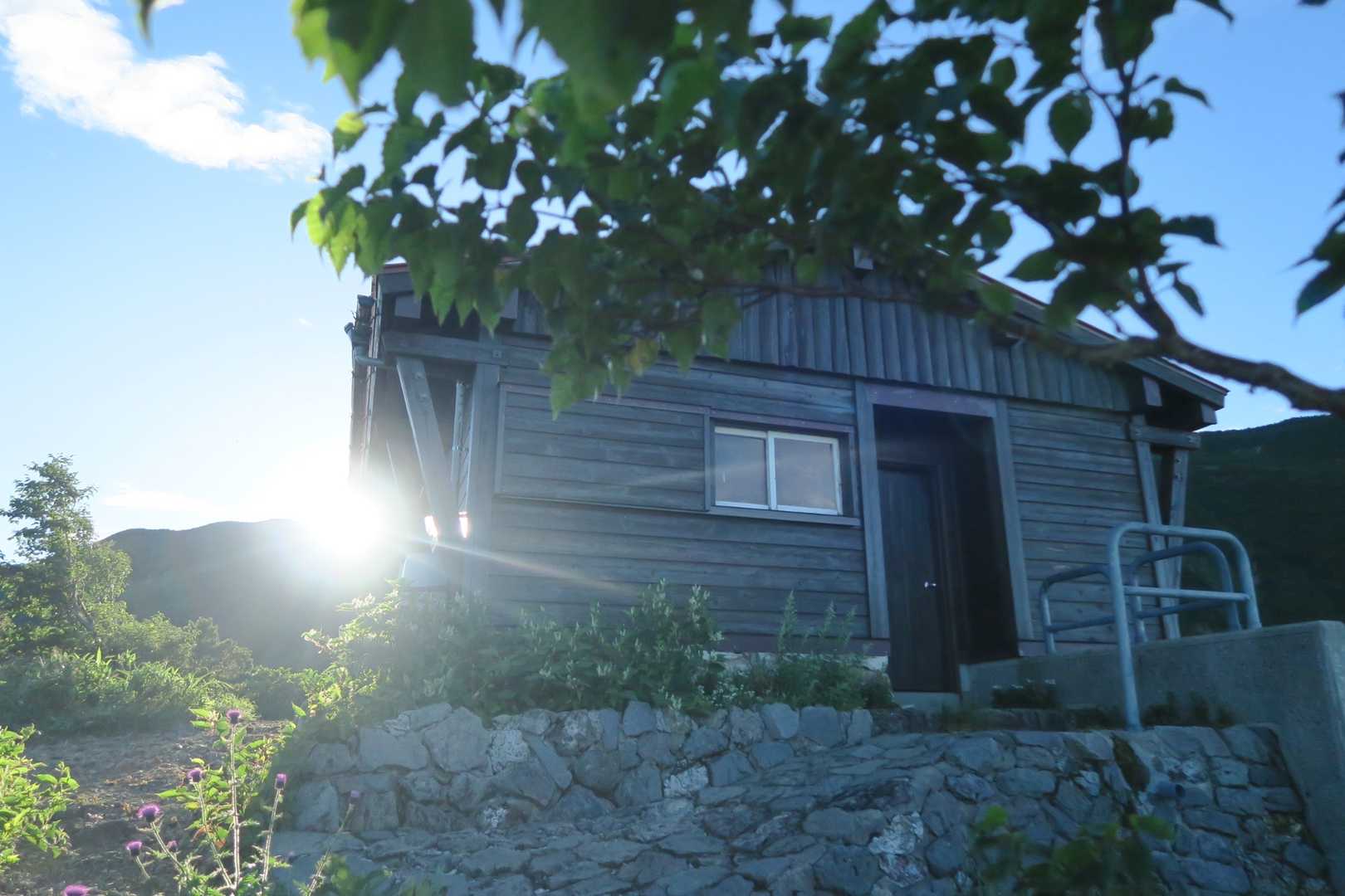 チブリ尾根避難小屋到着
エネルギー補給します