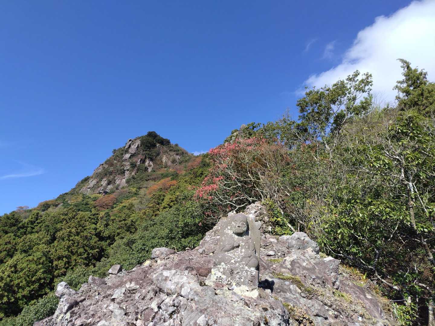 この岩場鎖場は、いつになったら終わるのか…。
