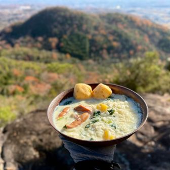 豆乳春雨リゾット
ポンテケージョ添え

器は誕生日プレゼントの野漆器
紙の容器に生漆を塗布したもの
ありがとう😊