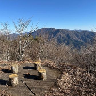 ここに座ってちょっと休憩