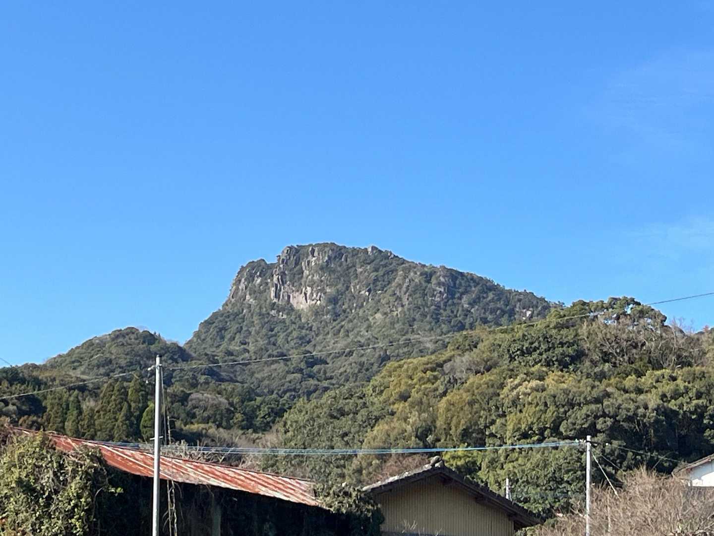 登山口の集落から見える次郎丸
ワクワク😁