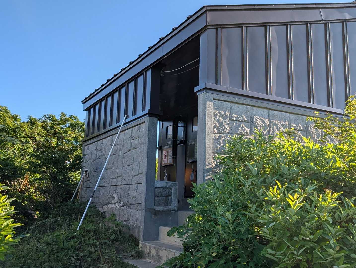 切合小屋トイレ🚻綺麗です✨️
宿泊以外は100円