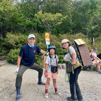 お話ししながら記念撮影🤳🏻✨

右手に山頂で回収した空のペットボトル🧴