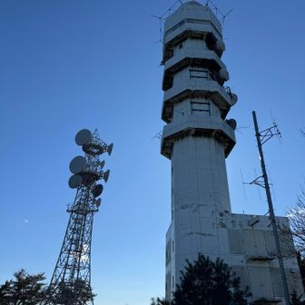 雨量観測のレーダー基地📡
だから、舗装路があったんかな？

では、下山しまーす🥾
