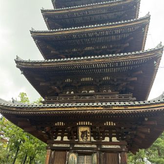 五重塔を真下から見上げておきます