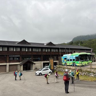 5:48尾瀬御池ロッジの登山者たち
