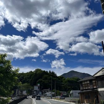 大通りから、ウニクス秩父の横を通り過ぎます。