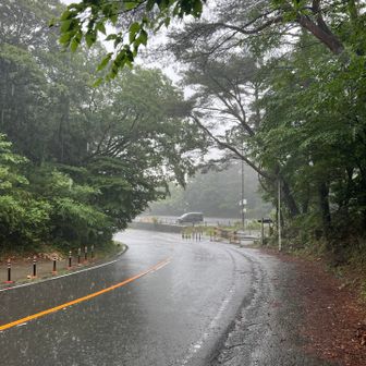 下山しても車は僕だけ
今日は、誰もこない日なんやな
御在所ってどんな日も誰か登りに来るイメージやけど

おつかれさま