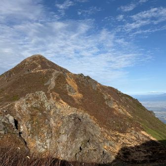 どうもこの辺が鳥海山の山頂。ここから見た岩木山が今日一番晴れて綺麗でした✨