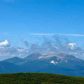 うしろもいいねー✨

雲をアクセントとして360°パーフェクトな眺め

ほぼ貸切でゆっくり過ごし　　　下山