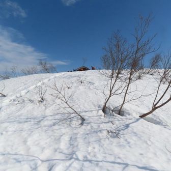東屋の屋根が見えた。
嬉しかった！
