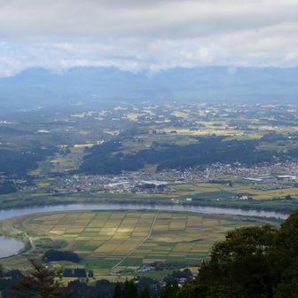 奥羽の山脈と胆沢扇状地そして北上川・・絶景です・・・