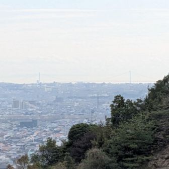 明石海峡大橋が、薄いけれど正面に見えました😍