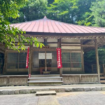 本堂🙏この中に薬師如来さまが居られるのな？